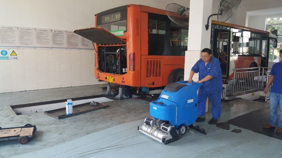 批量用于車輛維修廠車間手推式洗掃一體機清潔地坪漆地面油污