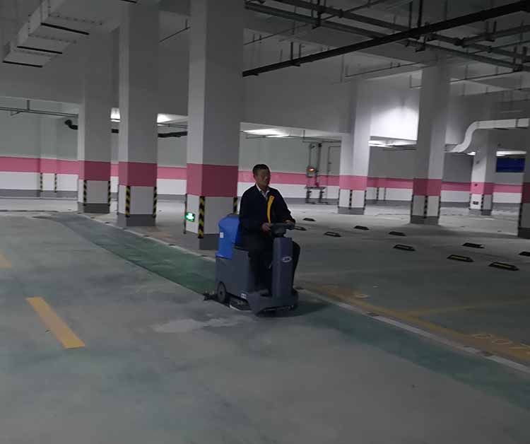 艾隆洗地機(jī)廠家推出保潔公司超長(zhǎng)待機(jī)機(jī)型AL70