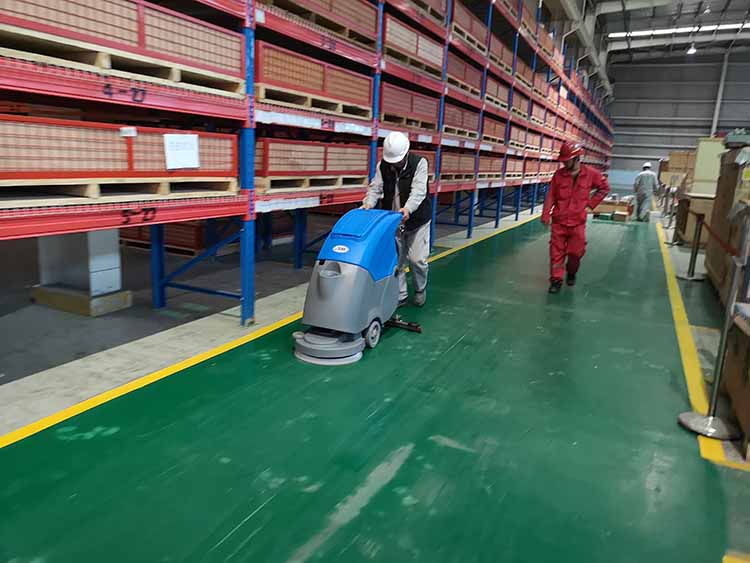 刷地機廠家新推艾隆AL50B連續(xù)洗地6小時以上